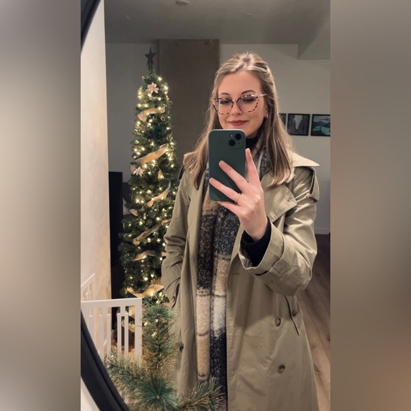 Meet your Posher - Picture 2 of 8